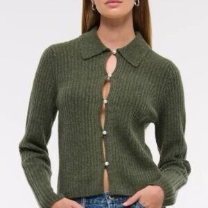 ABERCROMBIE- Ribbed Peal Button-Up Sweater
